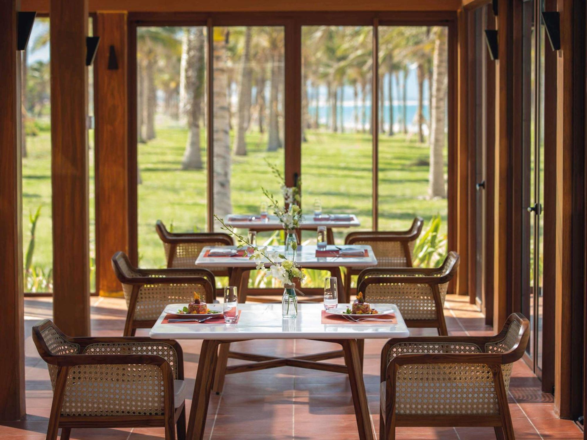 Resort Moevenpick 5*