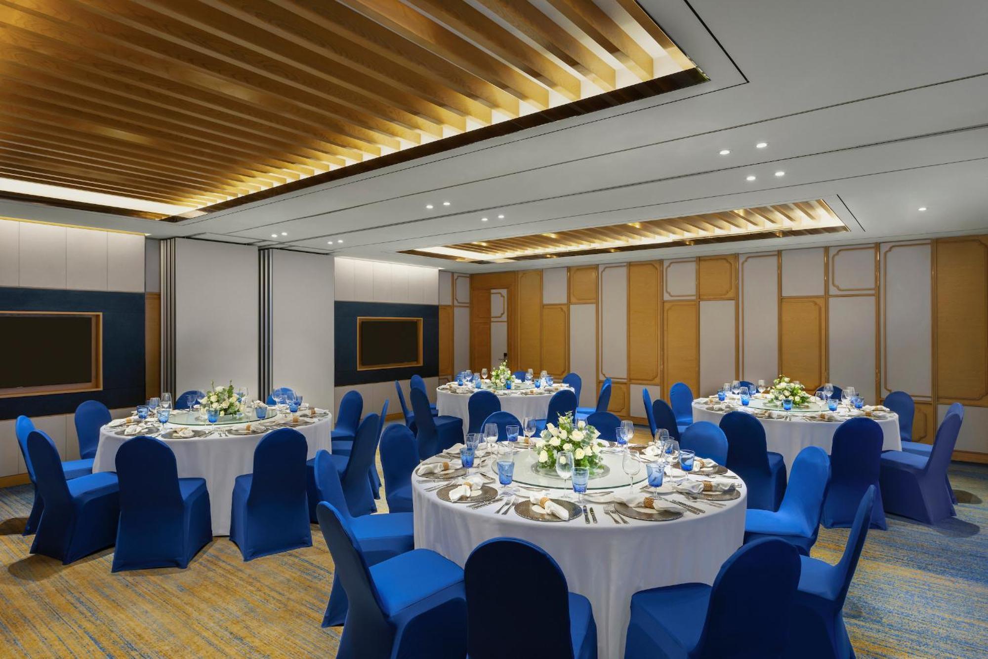 Moevenpick Resort 5*
